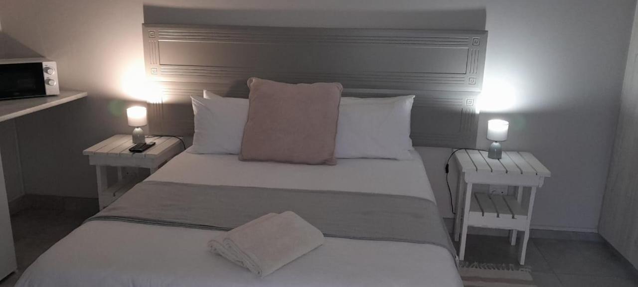 Kelzane Self-Catering Hotel Gonubie Ngoại thất bức ảnh
