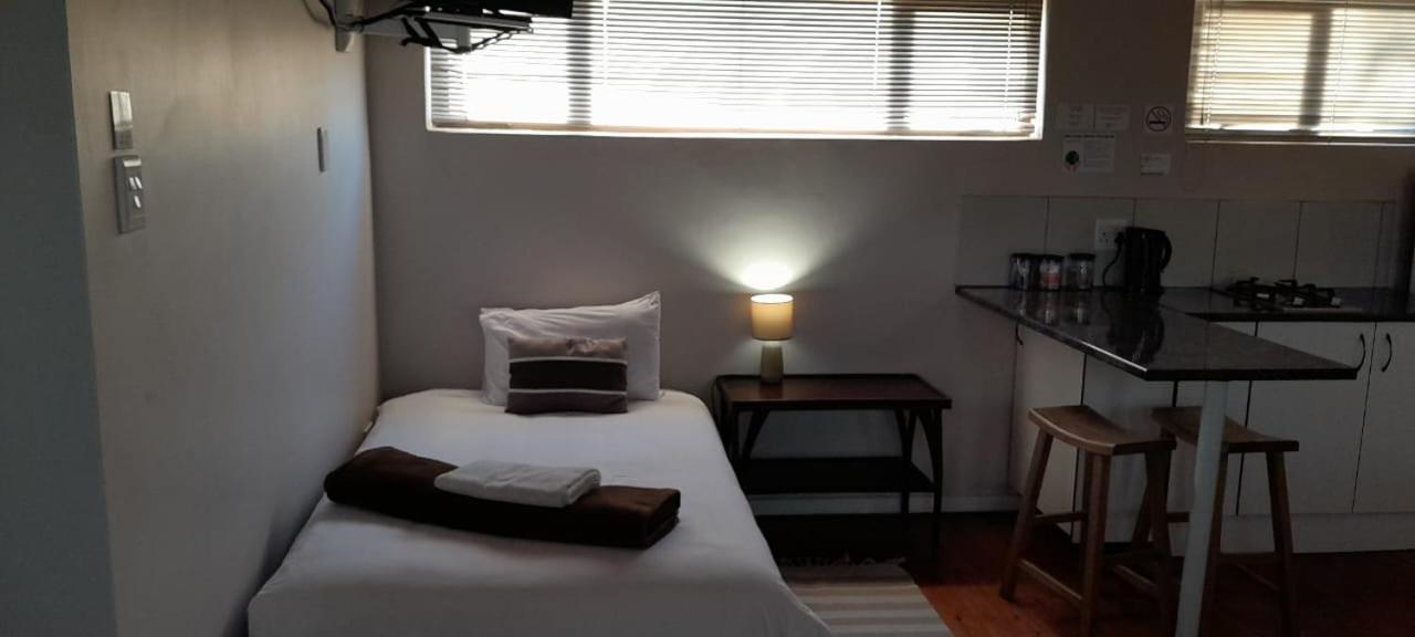 Kelzane Self-Catering Hotel Gonubie Ngoại thất bức ảnh