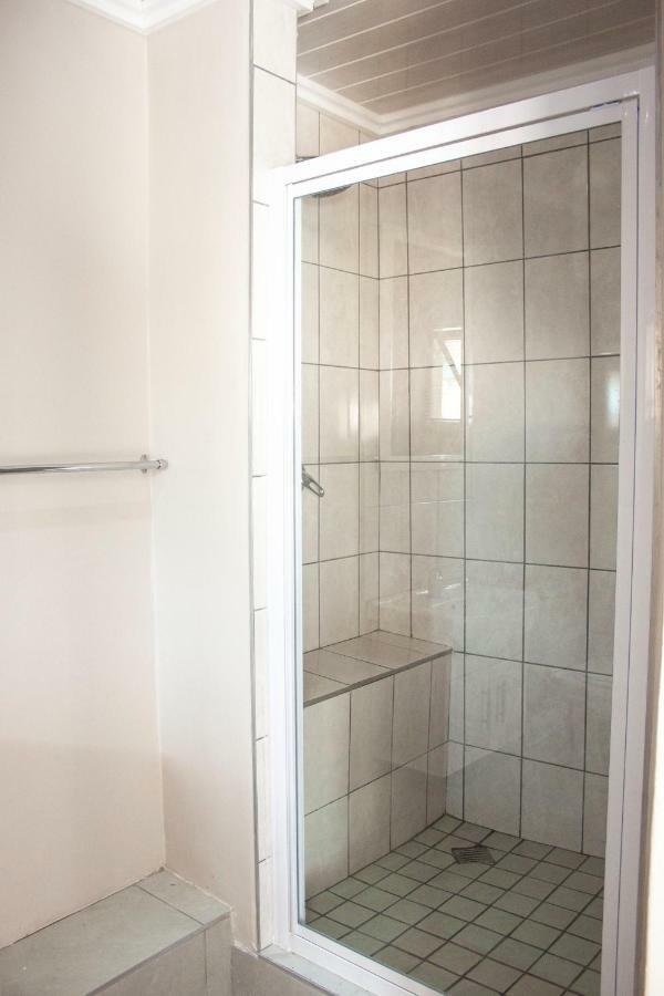 Kelzane Self-Catering Hotel Gonubie Ngoại thất bức ảnh