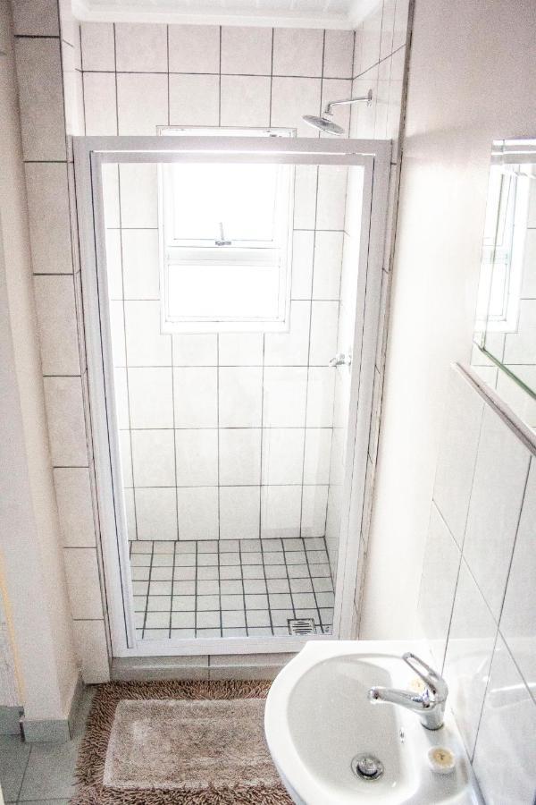 Kelzane Self-Catering Hotel Gonubie Ngoại thất bức ảnh