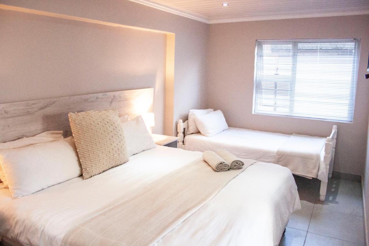 Kelzane Self-Catering Hotel Gonubie Ngoại thất bức ảnh